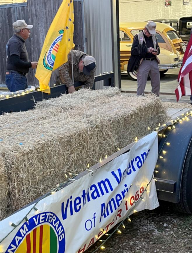 ecxmasparade-12-6-2024p5